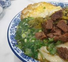 Sour Cabbage Braised Beef Knife-Sliced Noodles
