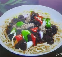 木耳炒牛肉盖浇面