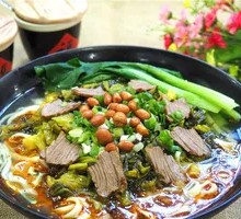 Sour Cabbage Braised Beef Noodles