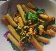 Stir-Fried Pork Noodles with Rice Cake