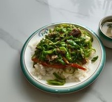 Beef with Green Pepper Rice Bowl