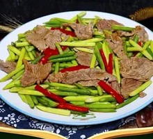 Stir-Fried Beef with Garlic Shoots