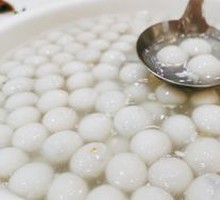 Filled Glutinous Rice Balls in Fermented Rice Wine