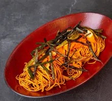 Stewed Intestine and Scallion Oil Noodles