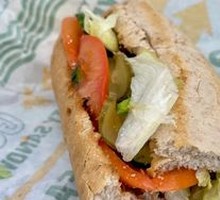 Egg-flavored Salami Sandwich