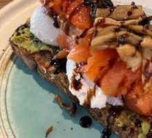 Smoked Salmon Mushroom Benedict