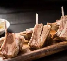 Hand-grabbed Lamb Ribs