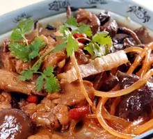 Chicken Stewed with Mushrooms and Vermicelli
