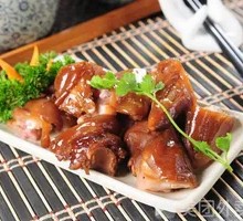 Stewed Pig Feet with Soybeans