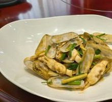 Scallion and Ginger Clams