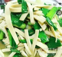 Stir-Fried Tofu Noodles with Garlic