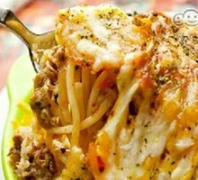 Cheese Baked Chicken Leg with Black Pepper Noodles