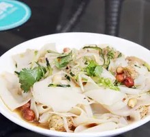 Chuanxiang Liurou Jia Mo and Noodles