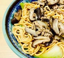 Shredded Pork with Mushroom Noodles