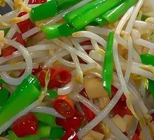 Stir-fried leek with bean sprouts