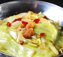 Spicy Pot-Braised Cabbage