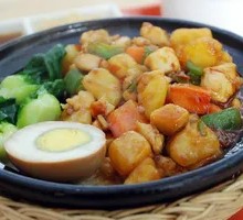 Potato and Chicken Clay Pot Rice