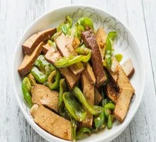 Green Pepper and Tofu Shreds with Pork Rice Bowl