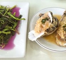 Garlic Steamed Oysters with Rice Noodles