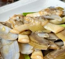 Stir-Fried Clams with Ginger and Scallions