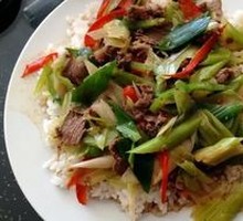 Scallion Stir-Fried Beef Rice Bowl