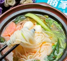 Braised Pork Tenderloin Rice Noodles in Clay Pot