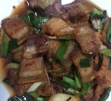 Pork Belly Stir-Fried with Garlic