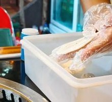 Stir-fried Chicken with Flatbread in Clay Pot