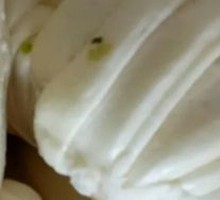 Flower-shaped steamed bun