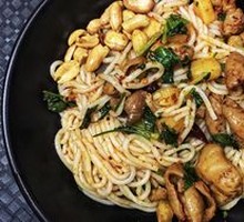 Stewed Intestines with Rice Noodles