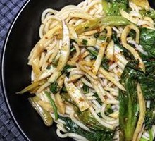 Enoki Mushroom and Noodles Salad