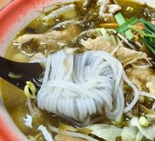 Pickled Cabbage and Pork Noodles with Fried Pork Slices