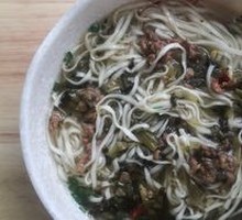 Pickled Cabbage and Pork Noodles