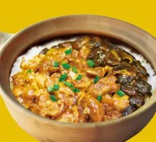 Cantonese Mushroom Chicken Claypot Rice