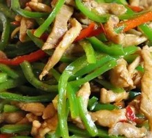Shredded Pork with Green Pepper and Fragrant Tofu in a Wooden Bucket Rice