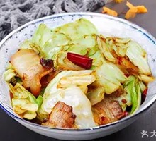 Cabbage Sichuan Pork in Wooden Bucket Rice