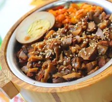 Sour Cabbage and Pork Intestine Wooden Bucket Rice