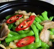 Stir-Fried Pork with Green Beans Over Rice