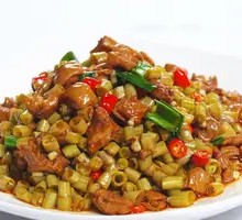 Sour Pickled Beans and Intestine Wooden Bucket Rice