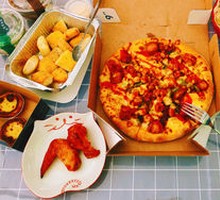 Spicy Crawfish & Tender Chicken Pizza