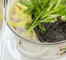 Braised Wontons with Shepherd's Purse in Clay Pot