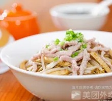 Shredded Pork and Egg Stir-fried Noodles