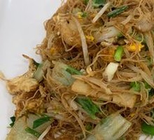 Stir-fried Rice Noodles with Greens and Eggs