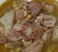 Braised Pork Trotter with Soybeans