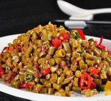 Sour Cowpea Stir-Fried with Minced Pork