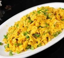 Stir-Fried Eggs with Green Peppers