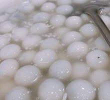 Sweet Rice Balls in Fermented Wine