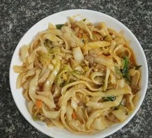Stir-Fried Beef with Knife-Cut Noodles