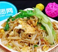 Stir-fried Rice Noodles with Egg and Shredded Pork