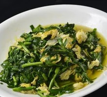 Stir-fried eggs with chives